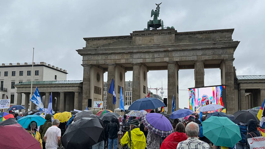 В Берлине прошла массовая демонстрация против милитаризации Германии В Берлине прошла массовая демонстрация против милитаризации Германии