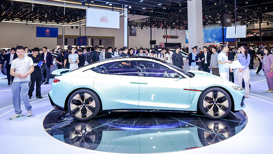 Hongqi заявила о мировом рекорде скорости зарядки батареи электрокара Hongqi заявила о мировом рекорде скорости зарядки батареи электрокара