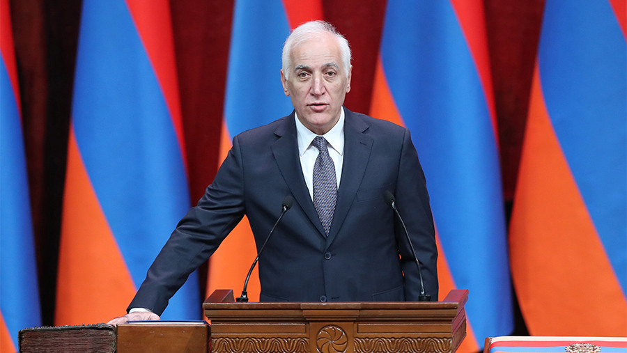 Президент Армении принял отставку правительства Пашиняна Президент Армении принял отставку правительства Пашиняна