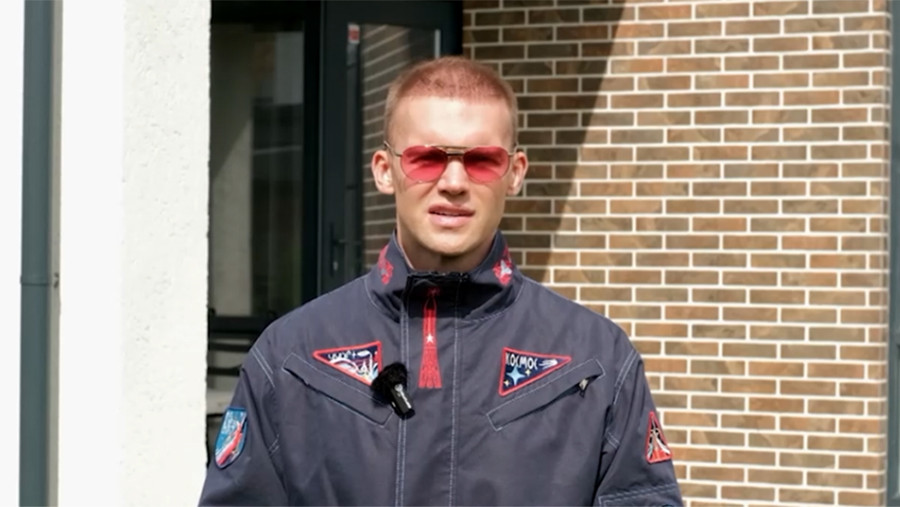 Парашютист Бойцов поделился подробностями прыжка из стратосферы ко Дню флага РФ Парашютист Бойцов поделился подробностями прыжка из стратосферы ко Дню флага РФ