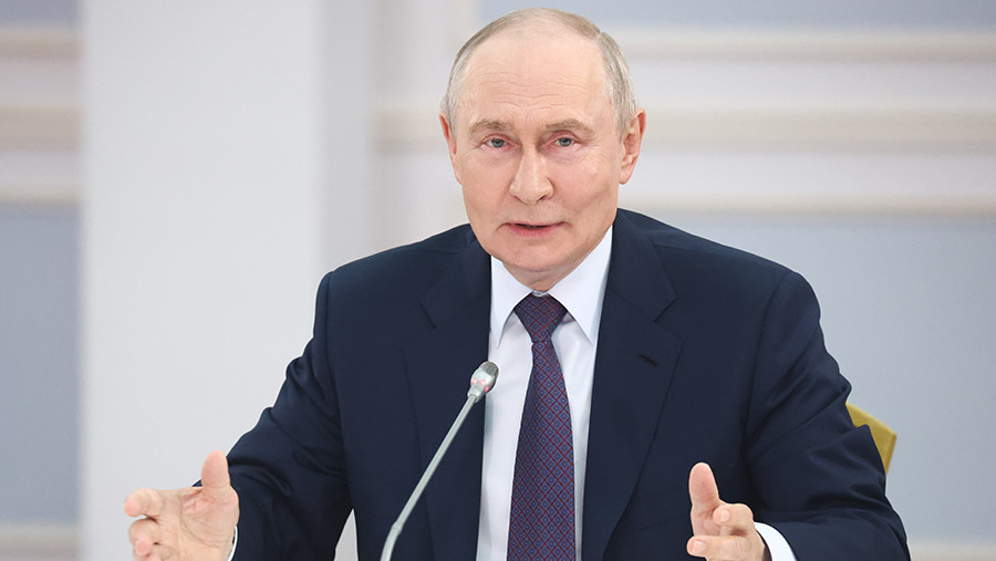 Путин призвал избавить от криминала сферу транспортных перевозок