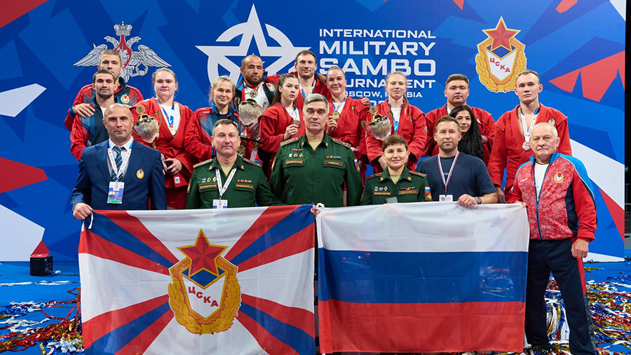 Российские самбисты завоевали золото на турнире среди военных