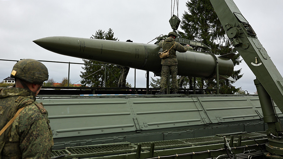 Армия России поразила военный аэродром и объекты энергетики Украины
