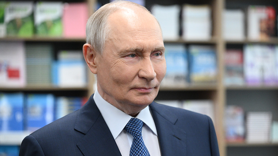 Путин призвал не допустить деления общества на &laquo;элиту&raquo; и &laquo;нажимающих кнопки&raquo;