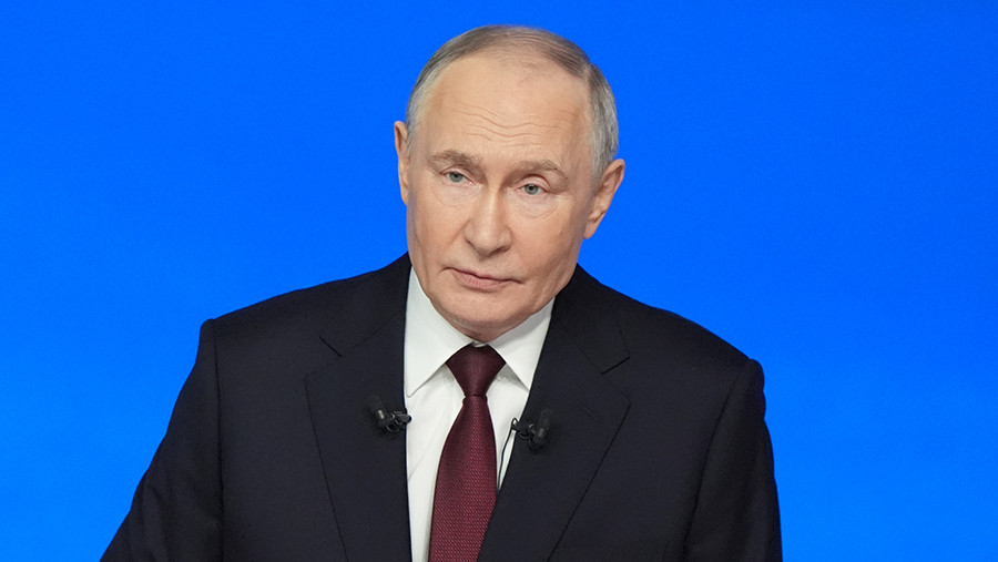 Путин прибыл в Южно-Сахалинск для участия в учениях Тихоокеанского флота