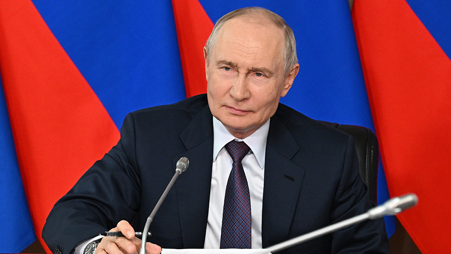 Путин провел совещание по обеспечению безопасности восточных границ РФ Путин провел совещание по обеспечению безопасности восточных границ РФ