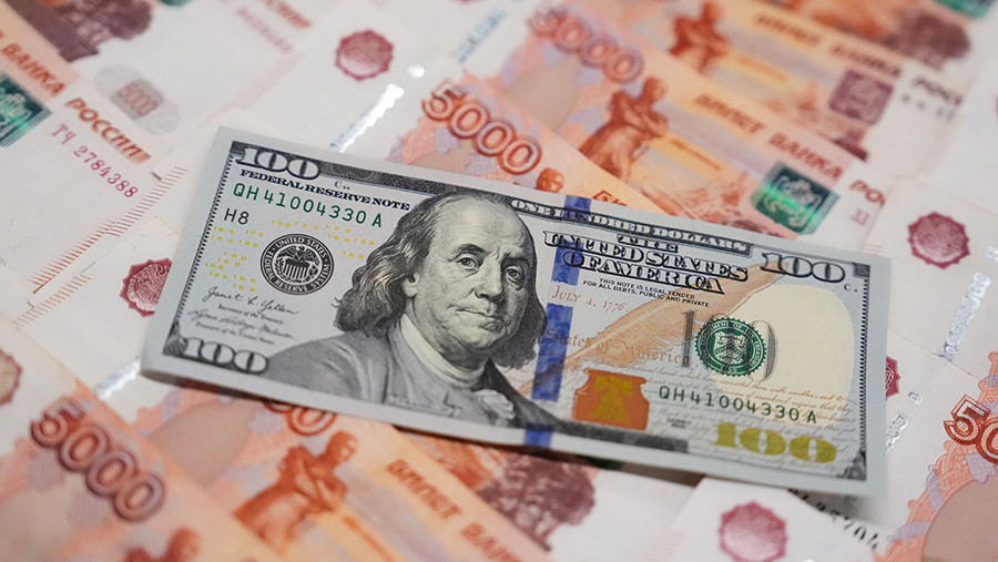 Финансист допустил рост курса доллара до 85 рублей в августе